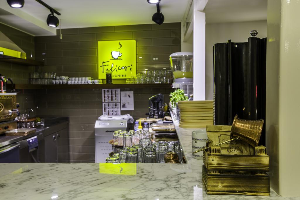Phosphorion Hotel Istanbul Exterior foto A coffee shop in Cairo, Egypt